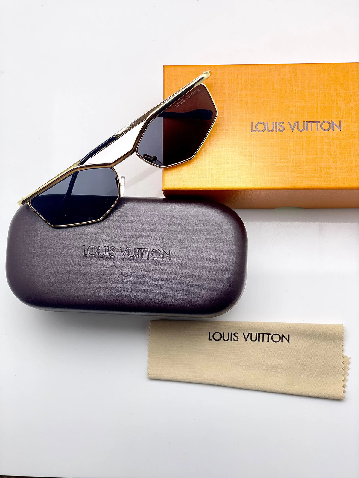 Louis Vuitton 3224 gold black