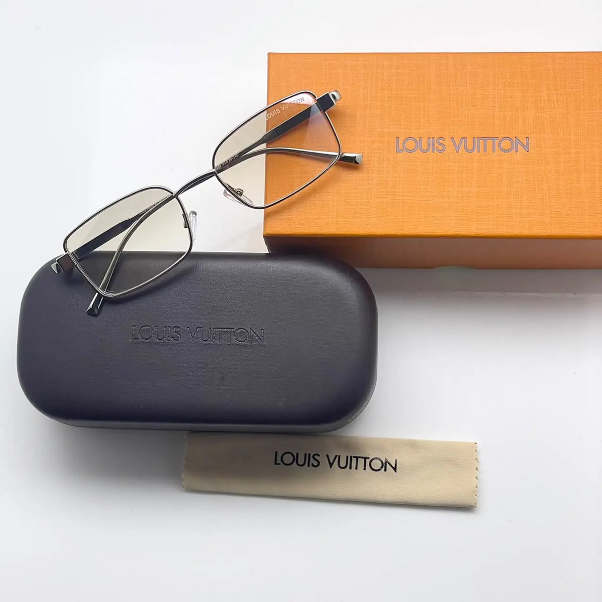 Louis Vuitton 3214 silver plano