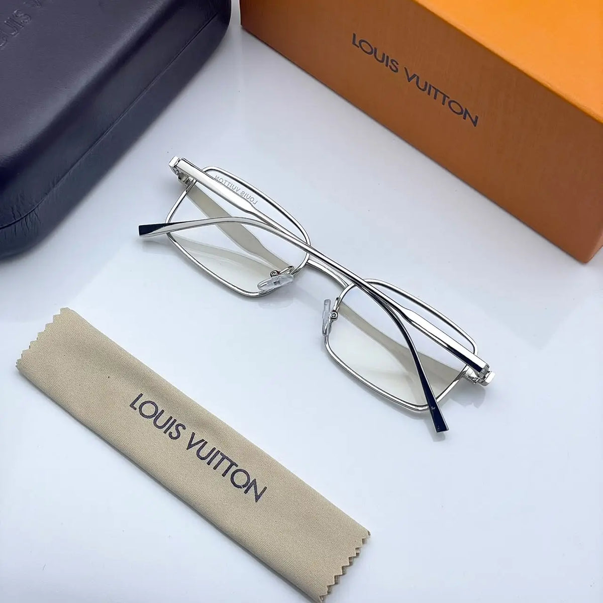 Louis Vuitton 3214 silver plano