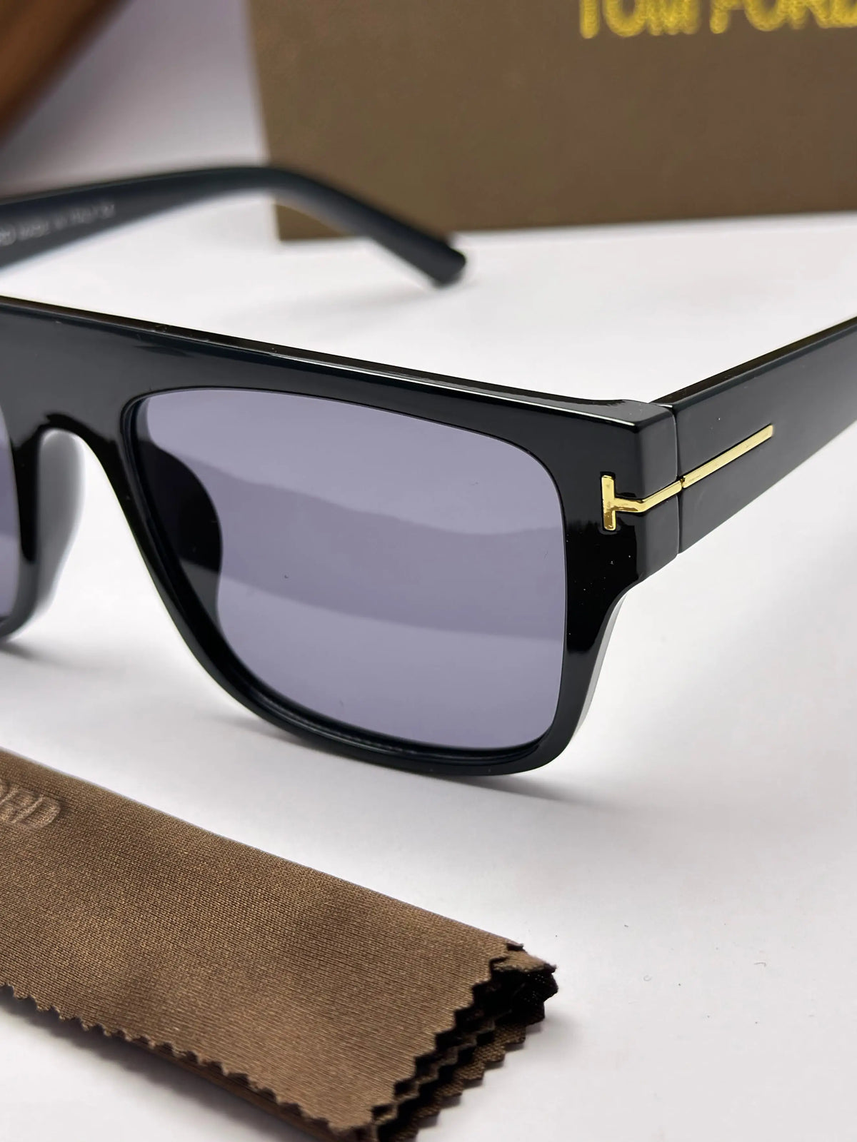 Tomford 575 Glossy Black 