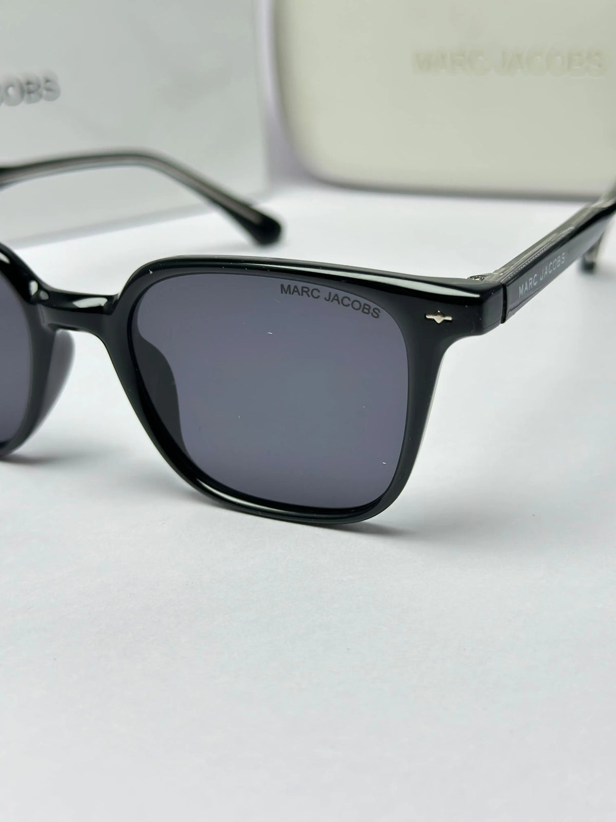 Marc Jacobs 28001 Glossy Black 