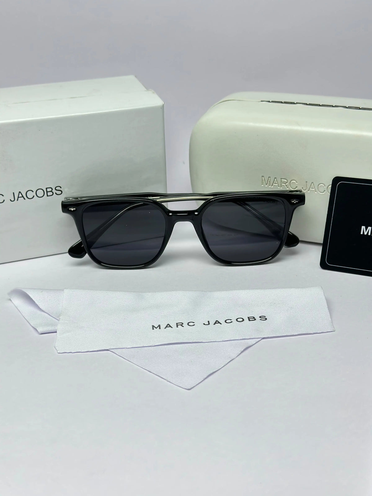 Marc Jacobs 28001 Glossy Black
