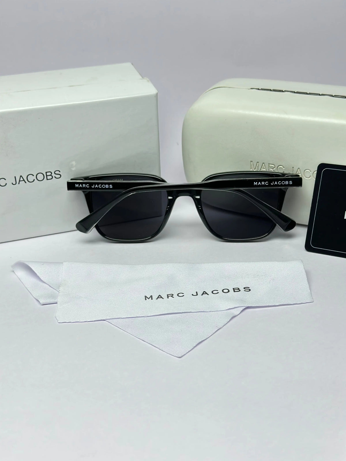 Marc Jacobs 28001 Glossy Black