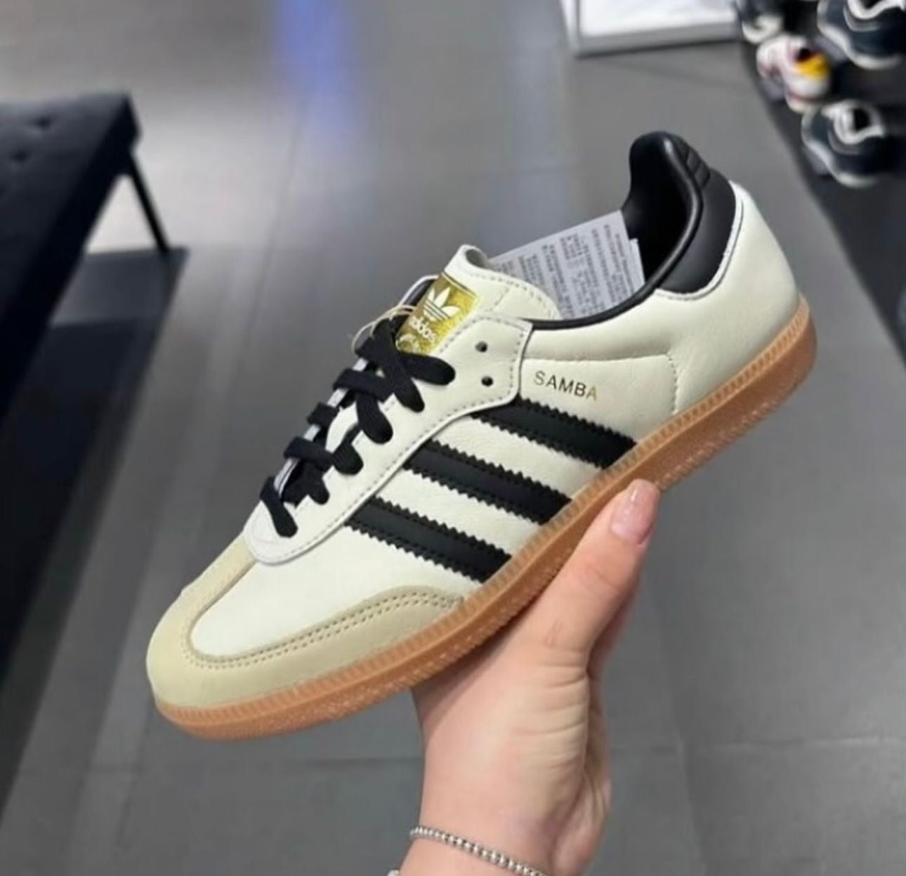 ADI. Samba Cream Sand Strata 2025