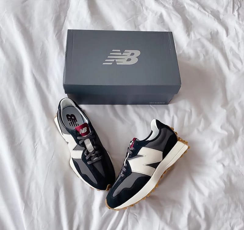 NB 327 BLACK WHITE