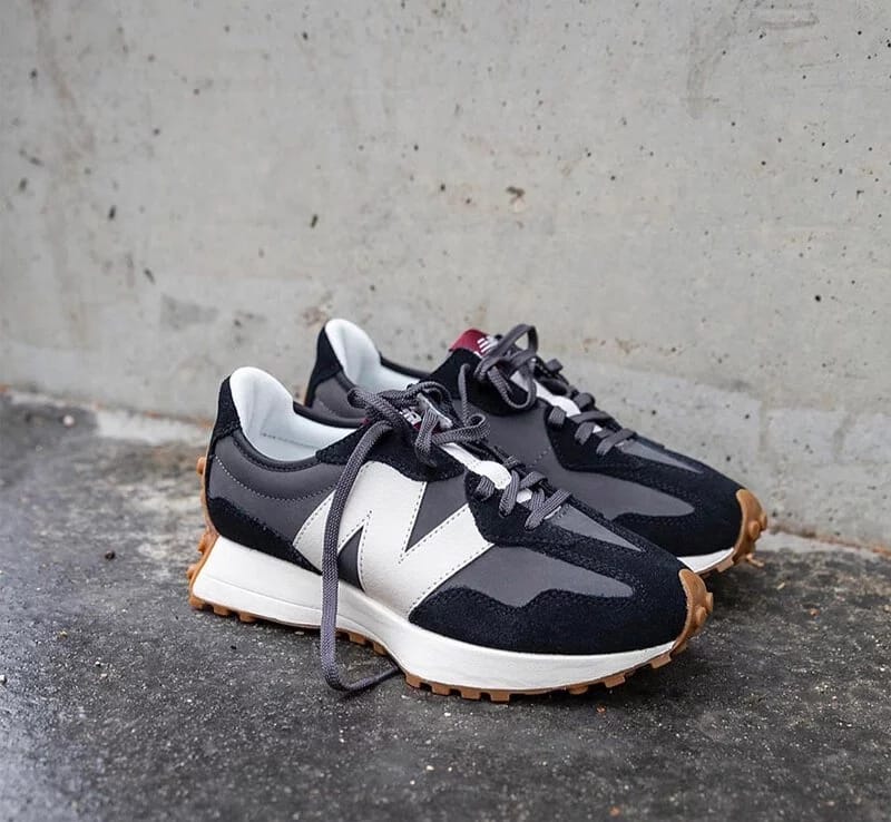 NB 327 BLACK WHITE
