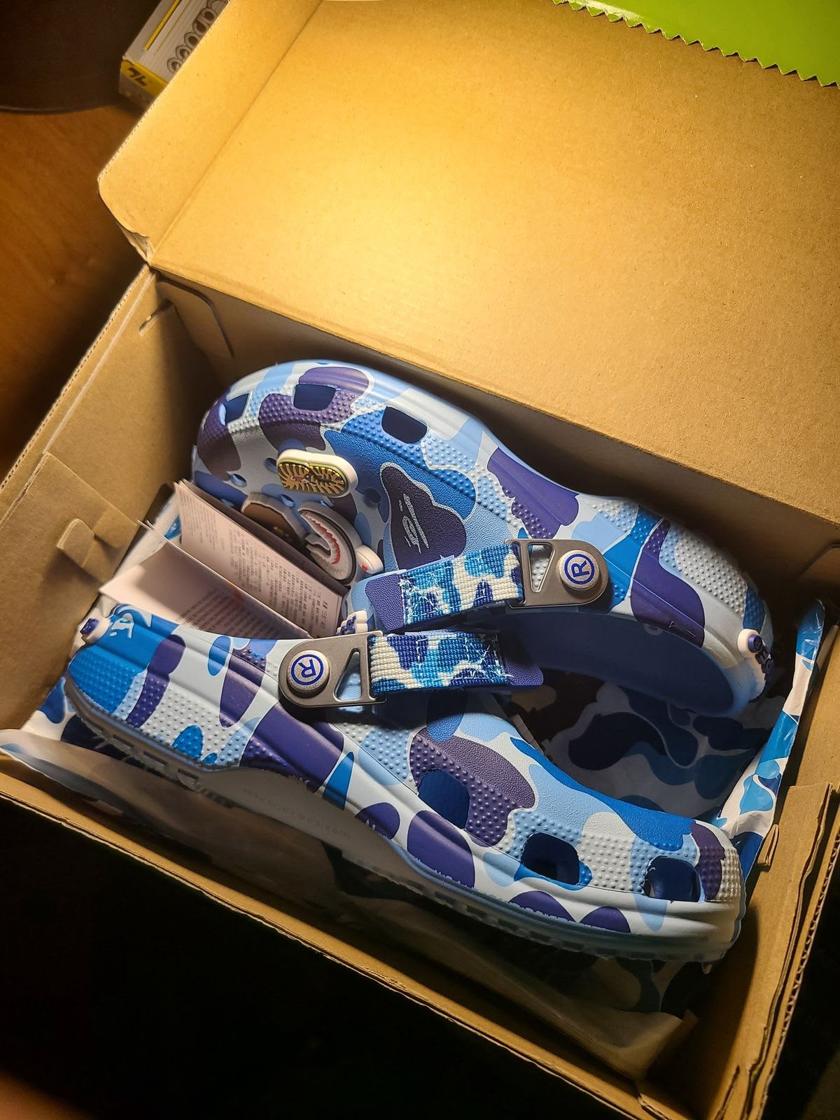 CROCS X APE BATHEING LTD