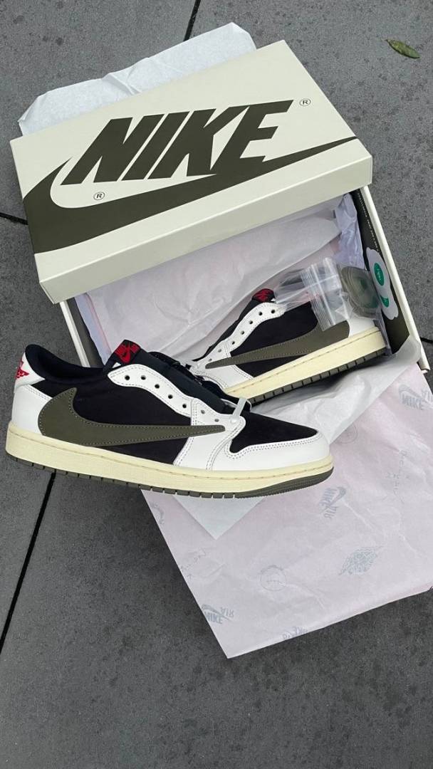 NK AIR JORDAN 1 LOW ALIVE