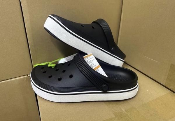 CROCS OFF COURT CLOGS BLACK